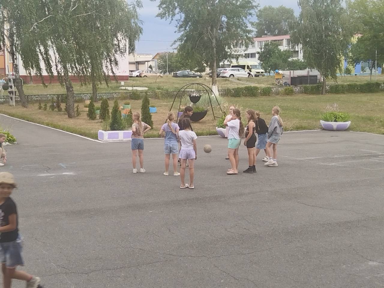 Жизнь школьной спортплощадки: спорт, игры и активный отдых